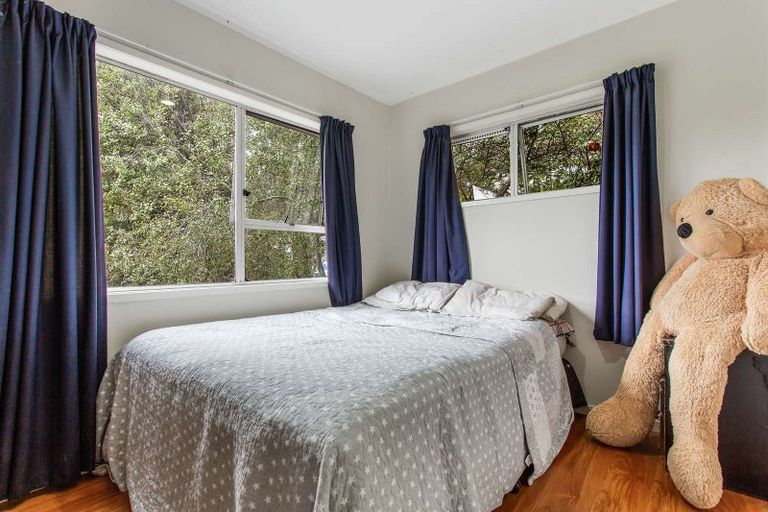 Photo of property in 5 Lysander Crescent, Beach Haven, Auckland, 0626
