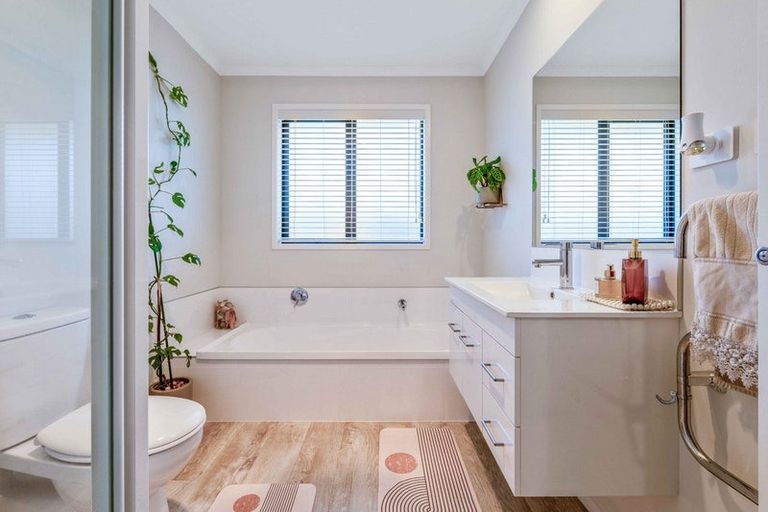 Photo of property in 4 Plate Lane, Papamoa, 3118