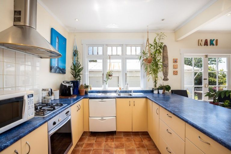 Photo of property in 162 Saint Aubyn Street, New Plymouth, 4310