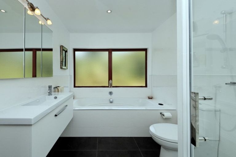 Photo of property in 6 La Trobe Track, Karekare, Auckland, 0772