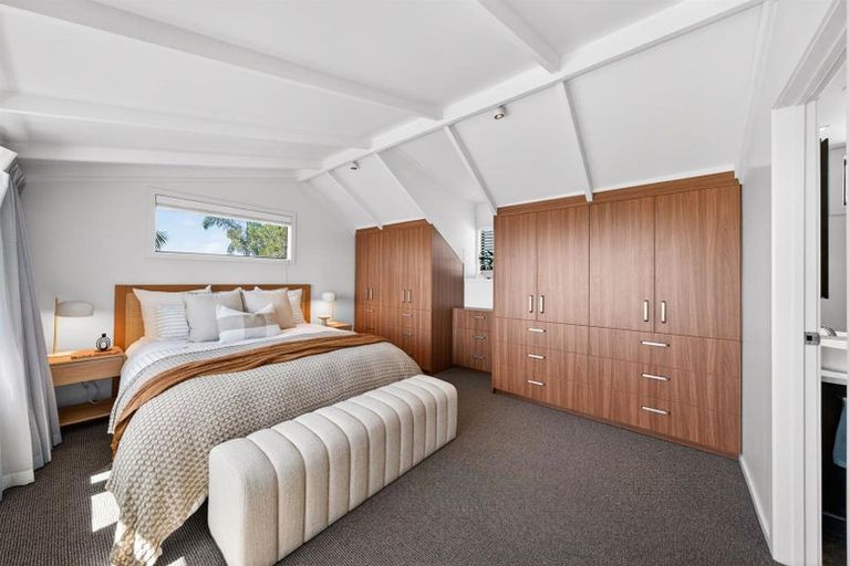 Photo of property in 2/10 Sylvan Park Avenue, Milford, Auckland, 0620