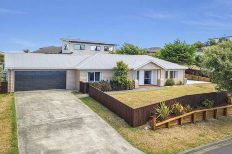 Photo of property in 2 Catlins Glen, Aotea, Porirua, 5024