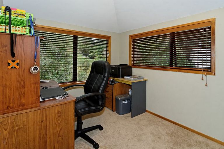 Photo of property in 8a Woodfern Crescent, Titirangi, Auckland, 0604