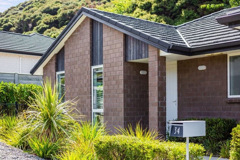 Photo of property in 34 Mooring Close, Whitby, Porirua, 5024
