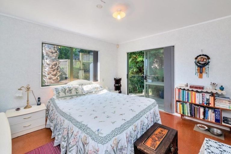 Photo of property in 33 Rangeview Road, Sunnyvale, Auckland, 0612