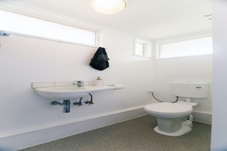 Photo of property in 18c Trevor Terrace, Paremata, Porirua, 5024