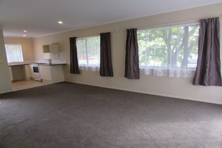 Photo of property in 2 Wheaton Place, Glen Eden, Auckland, 0602