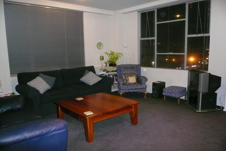 Photo of property in Grandstand Apartments, 8/80 Kent Terrace, Mount Victoria, Wellington, 6011