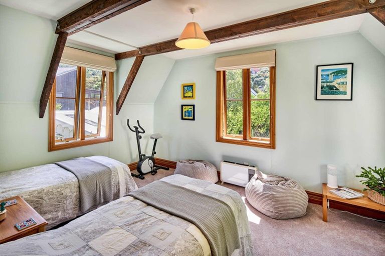 Photo of property in 15 Whiorau Grove, Lowry Bay, Lower Hutt, 5013