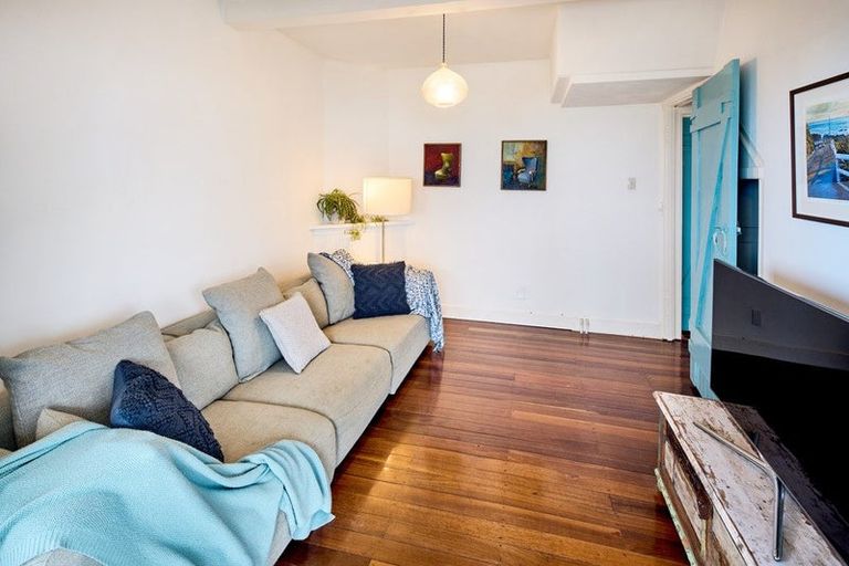 Photo of property in 336 The Esplanade, Island Bay, Wellington, 6023