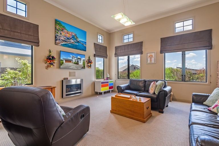 Photo of property in 60 Ruapehu Drive, Fitzherbert, Palmerston North, 4410