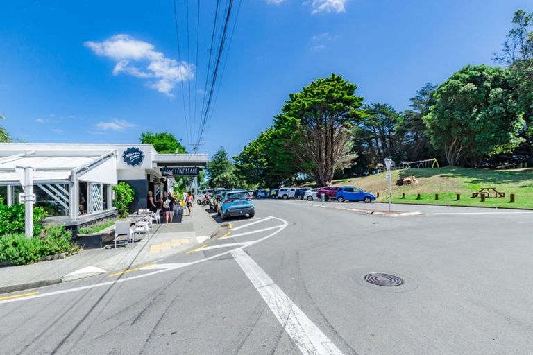 Photo of property in 27 Eruini Street, Waikanae Beach, Waikanae, 5036