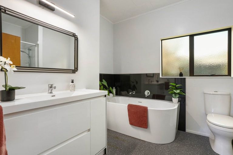 Photo of property in 100 Tobie Place, Whangamata, 3620