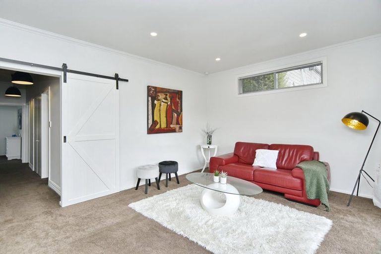 Photo of property in 15 Hargest Crescent, Sydenham, Christchurch, 8023