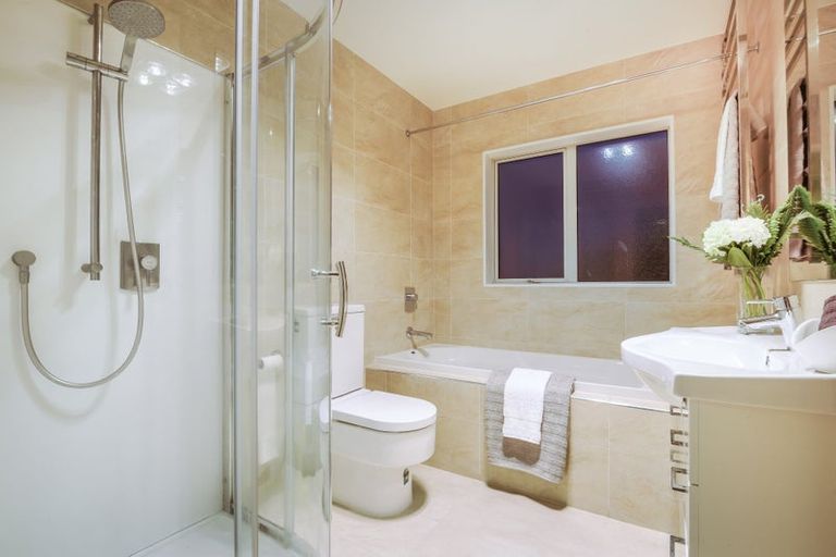 Photo of property in 10a Greenslade Crescent, Northcote, Auckland, 0627