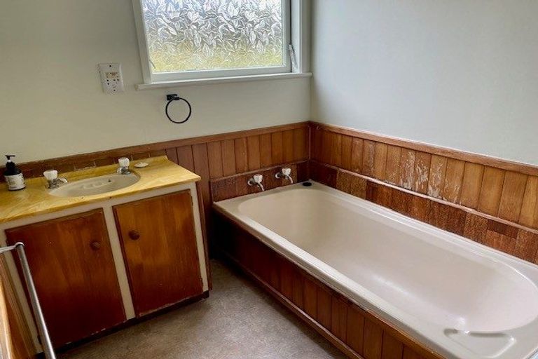 Photo of property in 32 Marendellas Drive, Bucklands Beach, Auckland, 2014