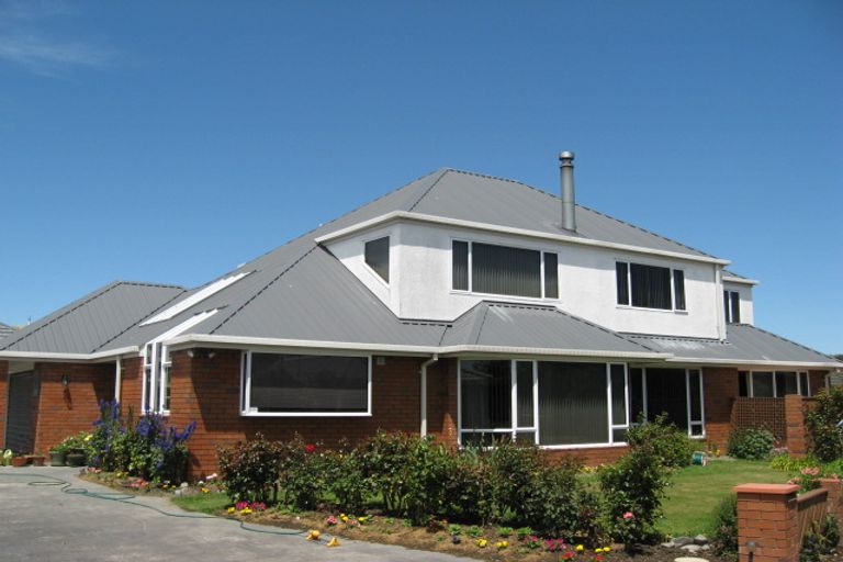 Photo of property in 18 Huntingdon Place, Avonhead, Christchurch, 8042