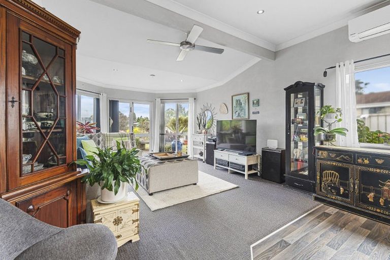 Photo of property in 3 Jensen Place, Frankleigh Park, New Plymouth, 4310