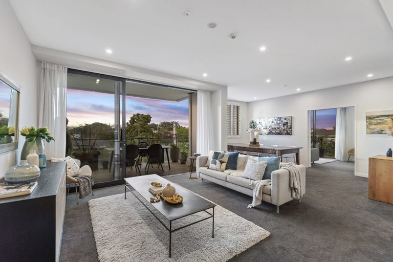 Photo of property in 201/8a Lake Pupuke Drive, Takapuna, Auckland, 0622