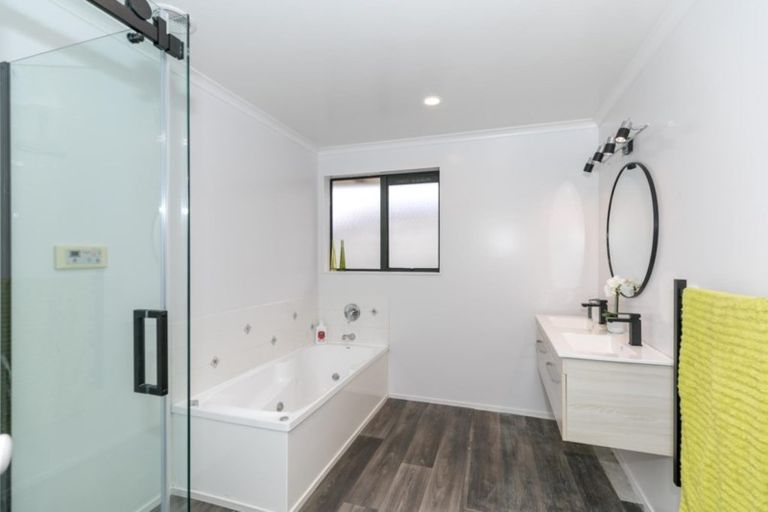 Photo of property in 2 Wexford Rise, Nawton, Hamilton, 3200