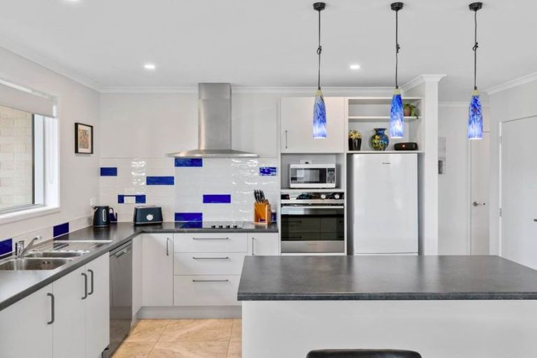 Photo of property in 22 Olney Court, One Tree Point, 0118