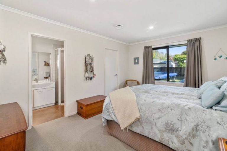 Photo of property in 20 Hoyte Place, Pukehangi, Rotorua, 3015