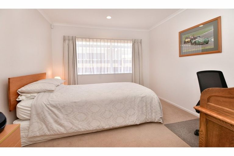 Photo of property in 18 Dan Tori Place, Orewa, 0931