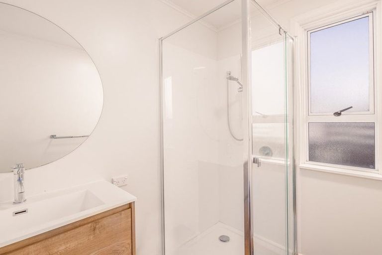 Photo of property in 216 Wainoni Road, Avondale, Christchurch, 8061