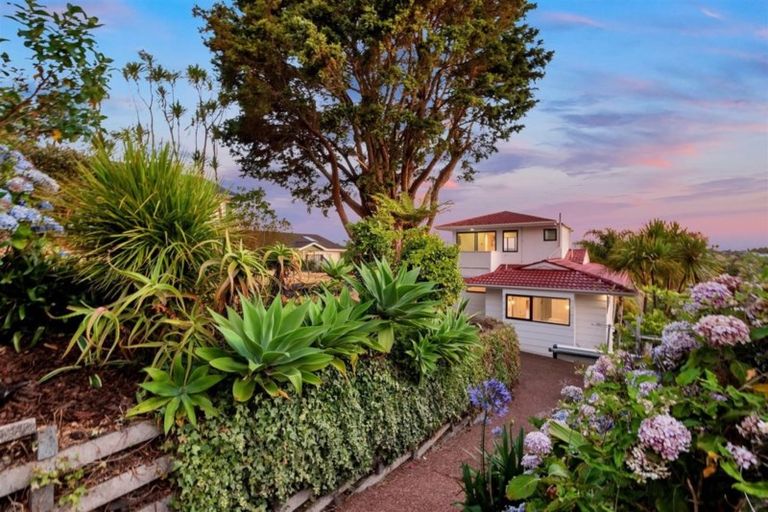 Photo of property in 29 Raymond Terrace, Northcote, Auckland, 0627