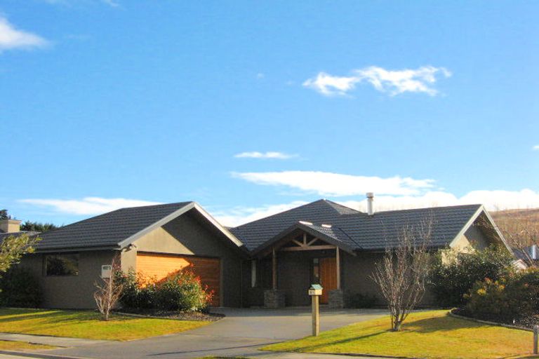 Photo of property in 61 Howards Drive, Lake Hayes, Queenstown, 9304