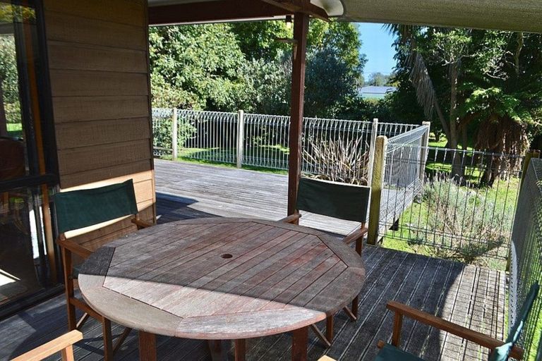 Photo of property in 32 Wi Pere Street, Manakau, 5573