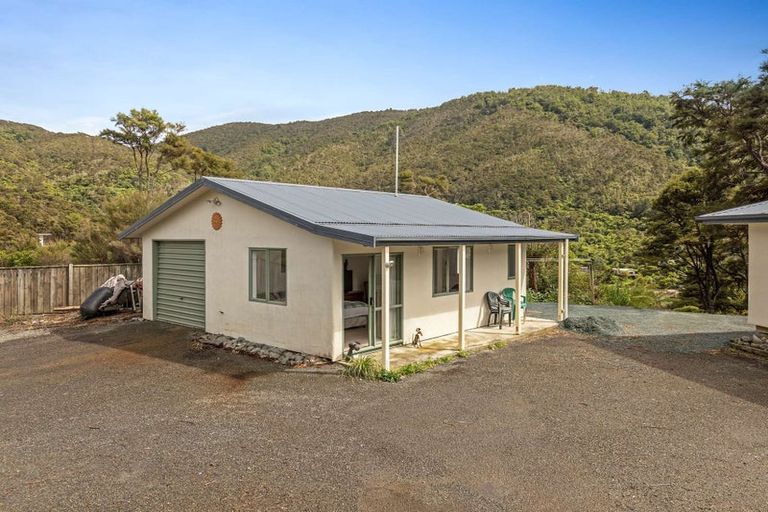 Photo of property in 3 Soucis Lane, Okiwi Bay, French Pass, 7193