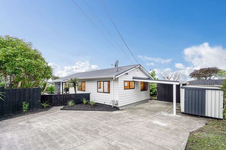 Photo of property in 2/9 Teal Crescent, Beach Haven, Auckland, 0626