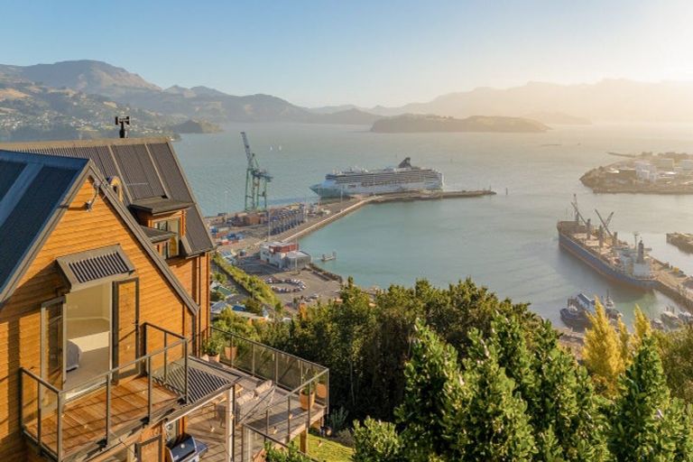 Photo of property in 30 Gilmour Terrace, Lyttelton, 8082