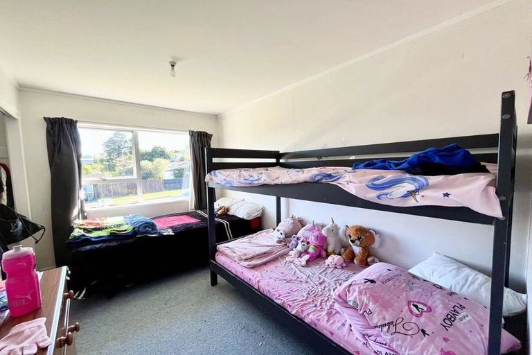 Photo of property in 2/49 Zita Maria Drive, Massey, Auckland, 0614