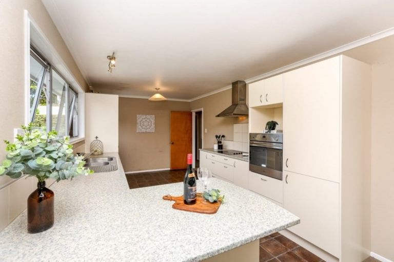 Photo of property in 17 Linda Street, Oakura, 4314