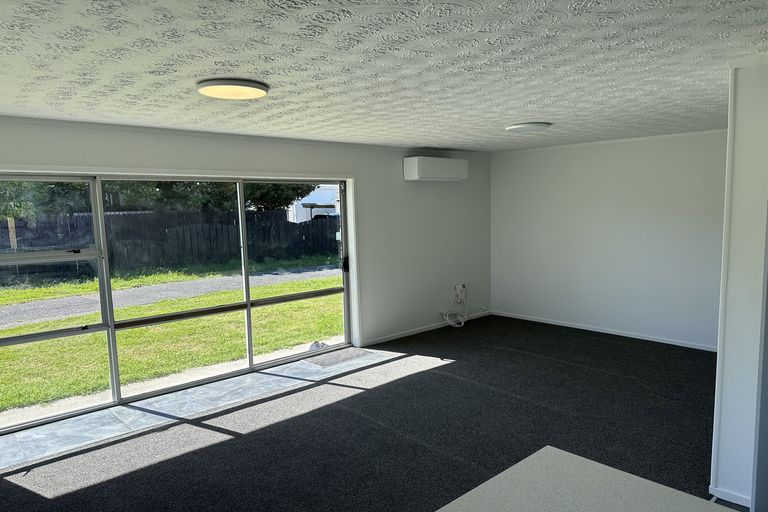 Photo of property in 1/29 Garelja Road, Henderson, Auckland, 0612