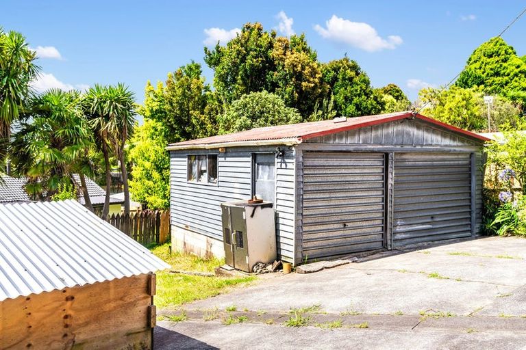 Photo of property in 30 Waimumu Road, Massey, Auckland, 0614