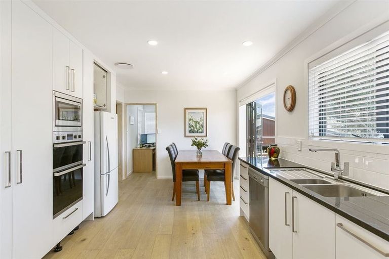 Photo of property in 7 Minaret Drive, Bucklands Beach, Auckland, 2014