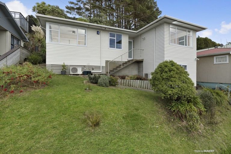Photo of property in 34 Arapiko Street, Johnsonville, Wellington, 6037
