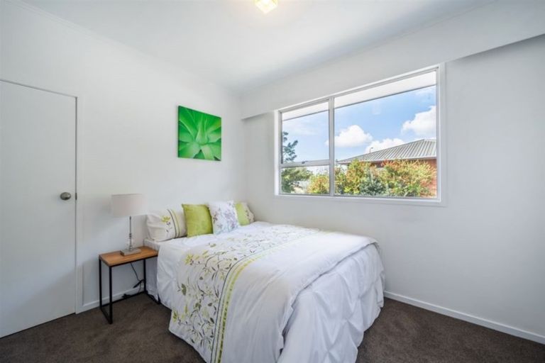 Photo of property in 9 Juniper Road, Sunnynook, Auckland, 0620