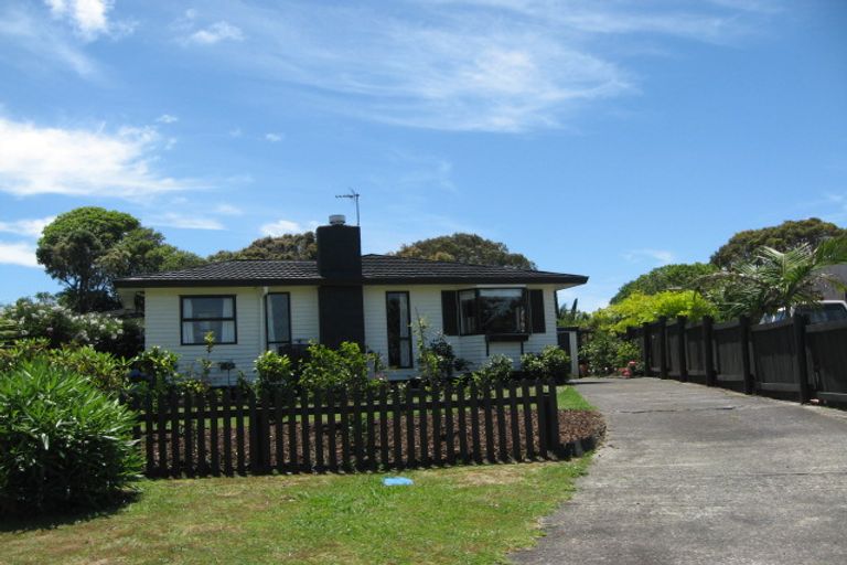 Photo of property in 6 Hosking Place, Clarks Beach, 2122