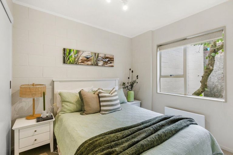 Photo of property in 2/8 Narbada Crescent, Khandallah, Wellington, 6035