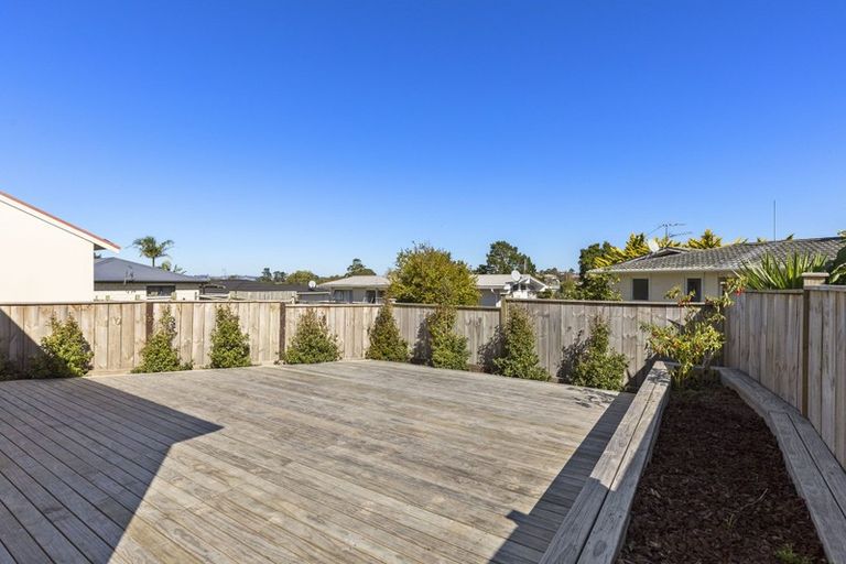 Photo of property in 32a Tupaki Place, Pakuranga Heights, Auckland, 2010