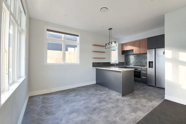 Photo of property in 43 Sumner Road, Lyttelton, 8082