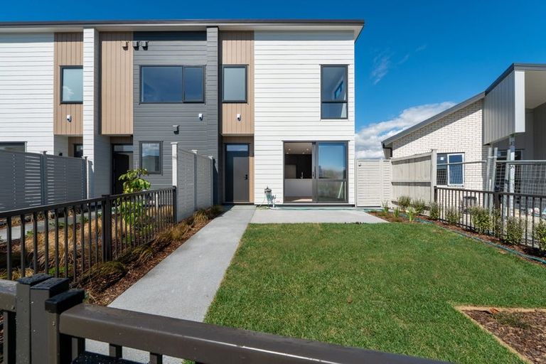 Photo of property in 116 Pepene Avenue, Takanini, Auckland, 2112