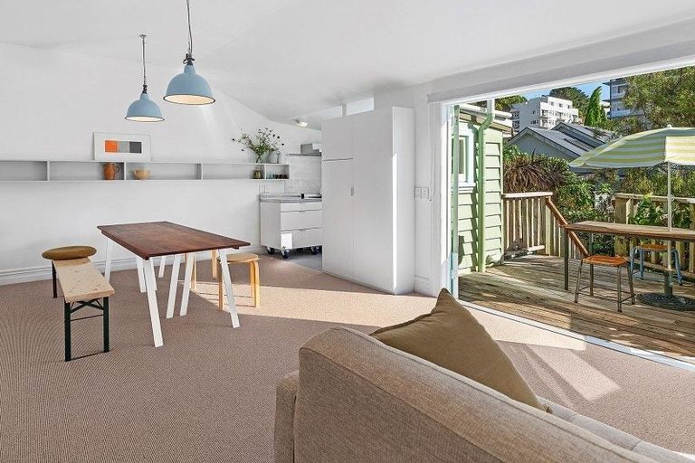 Photo of property in 32 Aro Street, Aro Valley, Wellington, 6021