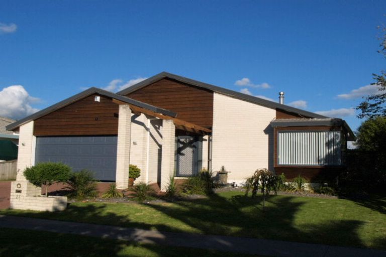 Photo of property in 24 Simon Owen Place, Golflands, Auckland, 2013