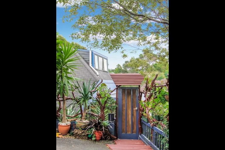 Photo of property in 39 Chamari Close, Titirangi, Auckland, 0604