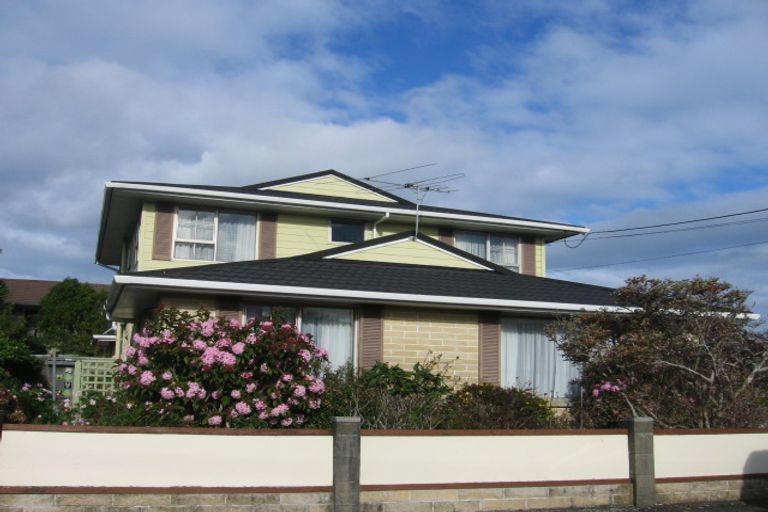 Photo of property in 31 Whites Line West, Woburn, Lower Hutt, 5010